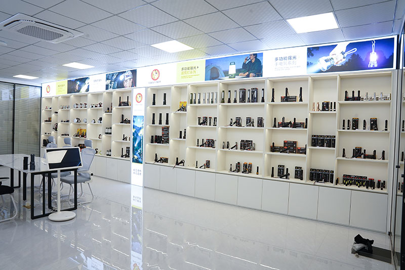 OEM жобалары үшін Қытайдың сенімді жарықдиодты фонарь өндірушісін қалай таңдауға болады?